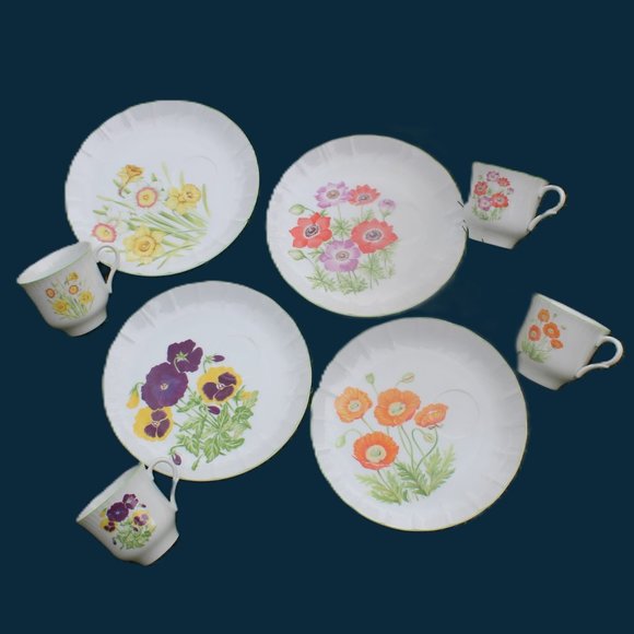 1950s MCM Vintage Flower Coffee Tea Mug Matching Plate Complete Set of 4 - Picture 1 of 16